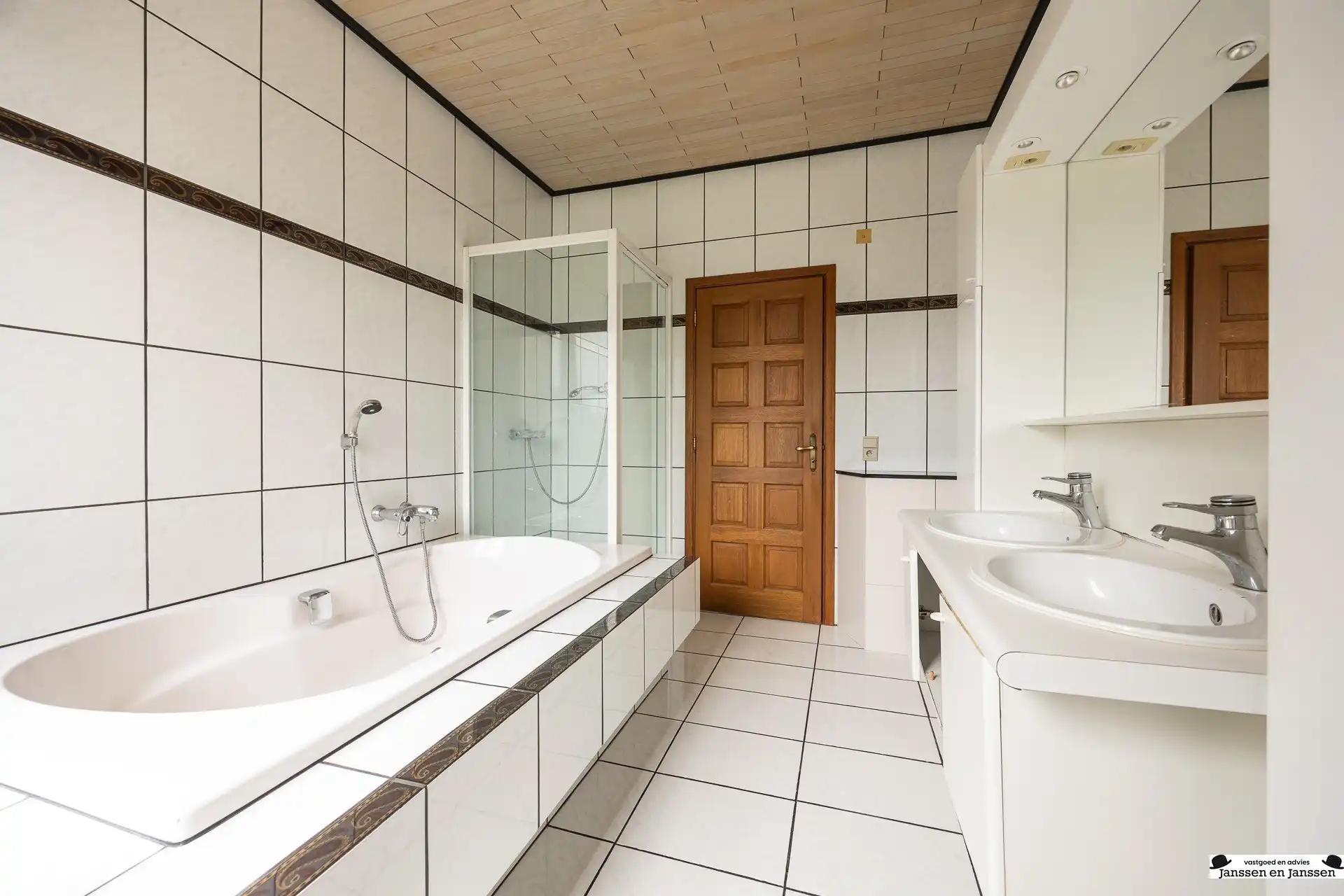 Te renoveren woning met 6à8 slaapkamers, garage en tuin! foto 12