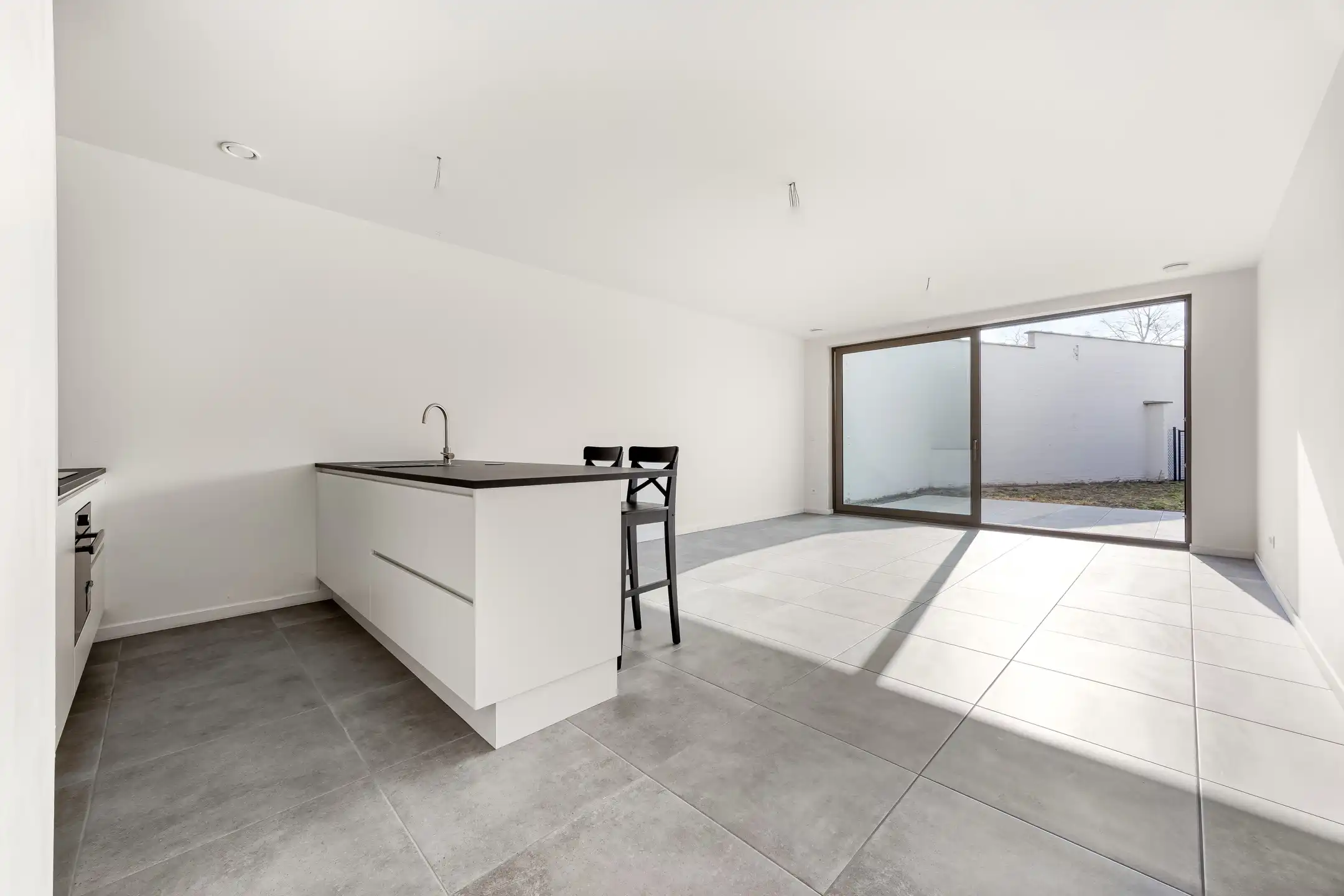 Stijlvol gelijkvloers appartement met tuin foto 6