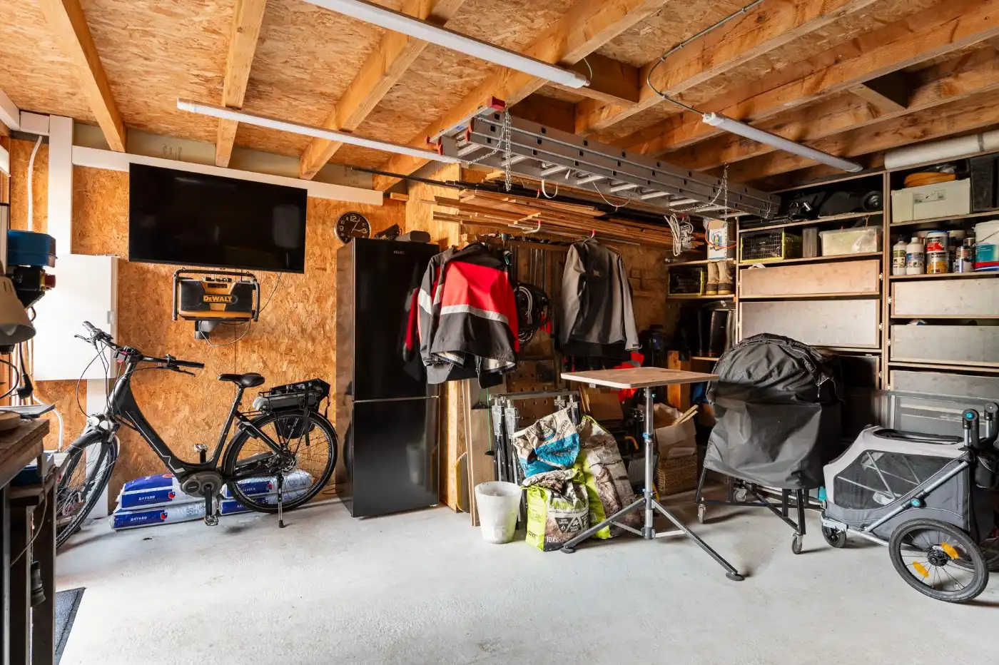 Ruime woning met commerciële ruimte, 2 slpk. en tuin foto 31