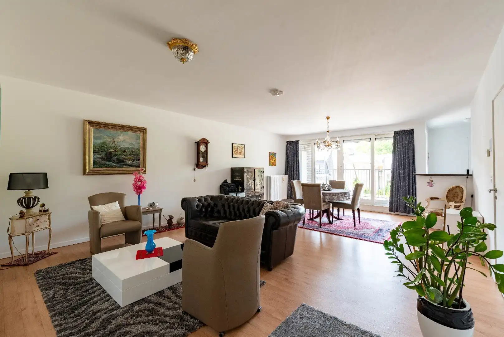 Modern appartement met terras en autostaanplaats foto {{pictureIndex}}
