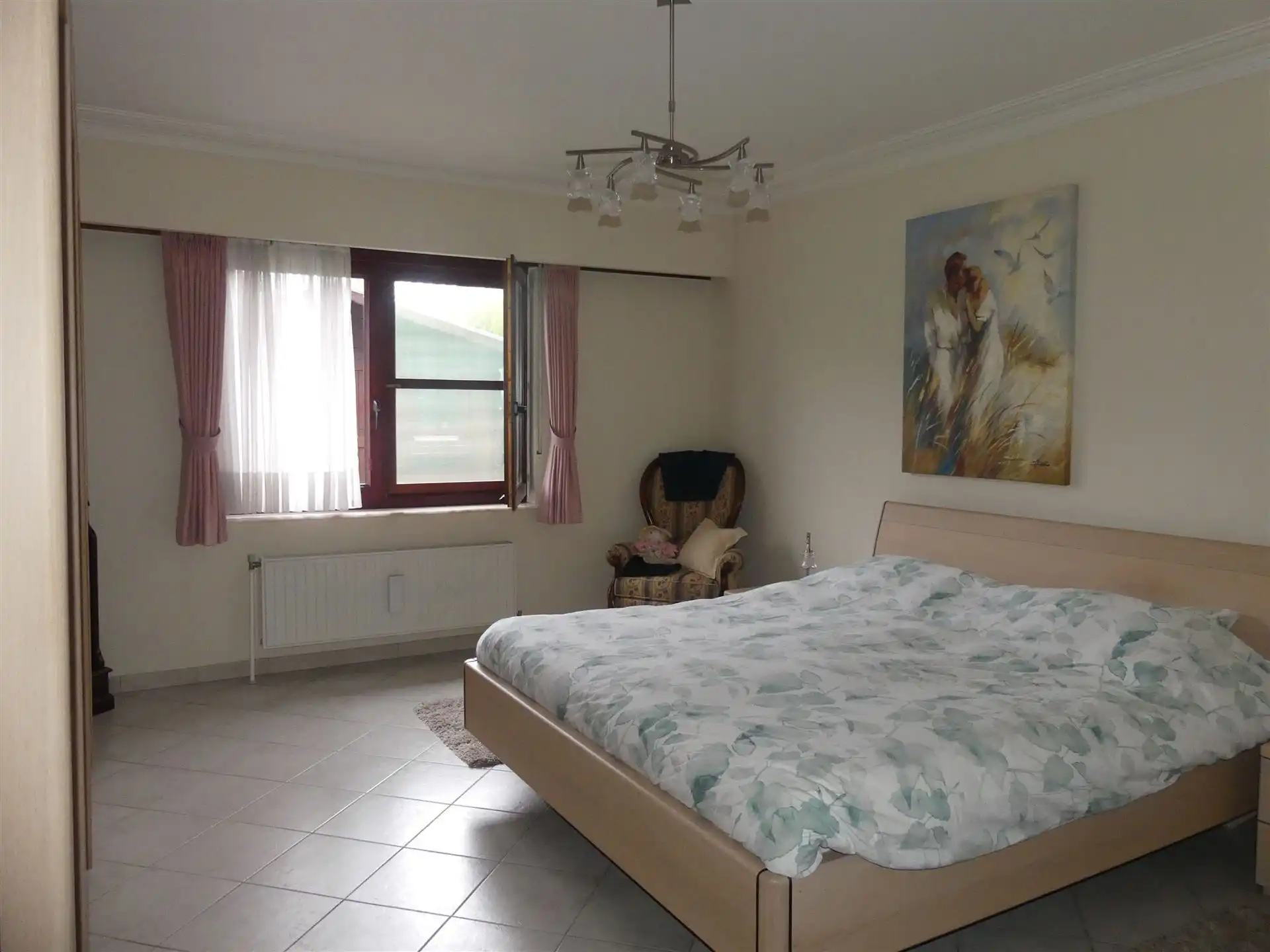 Ruime en rustig gelegen open bebouwing met 3 slaapkamers foto 8