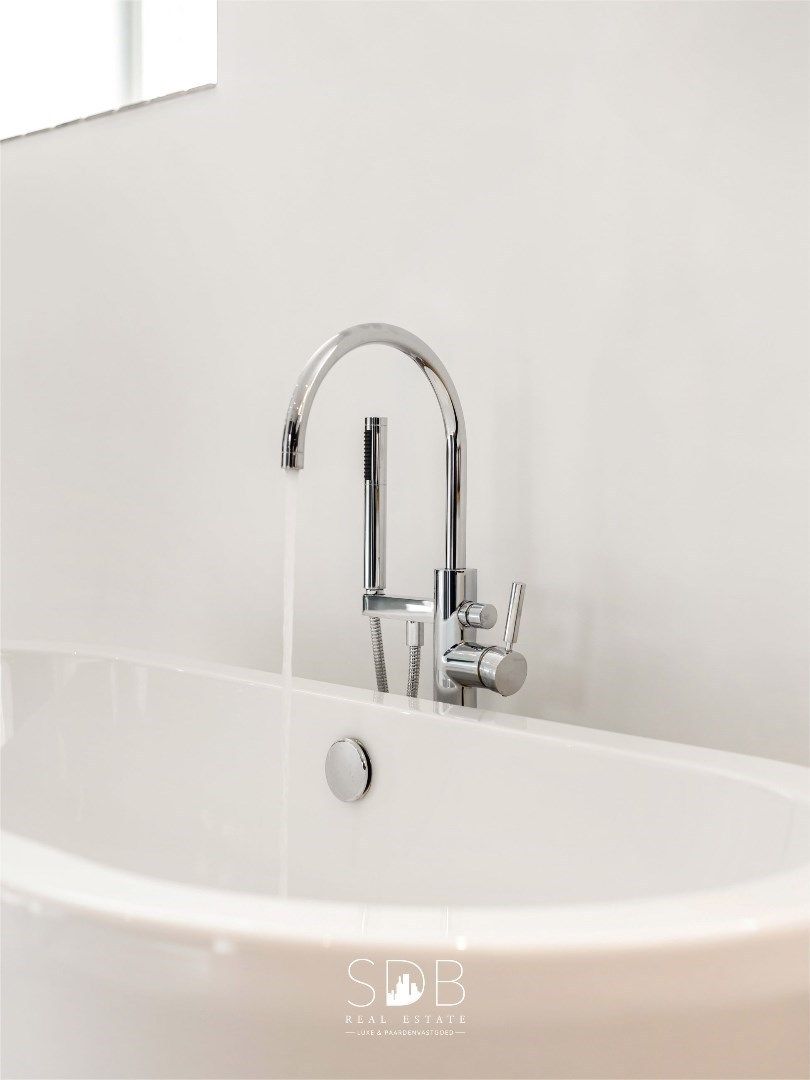 Prachtige villa in hoevestijl met bijgebouwen en akkerlanden/weilanden op 1,45ha foto 26