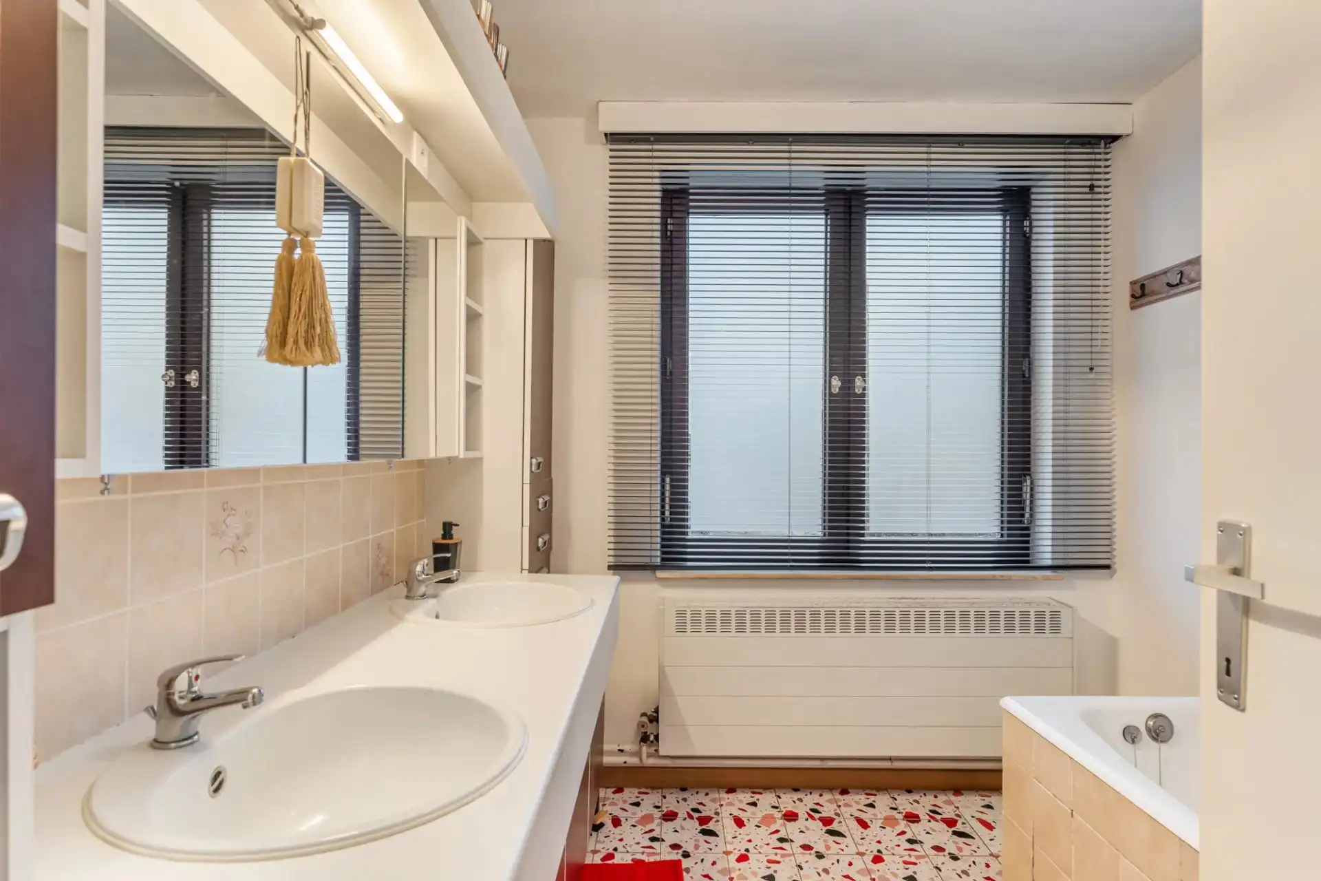 Instapklare woning met veel licht en uitbreidingsmogelijkheden te Heusden-Zolder foto 10