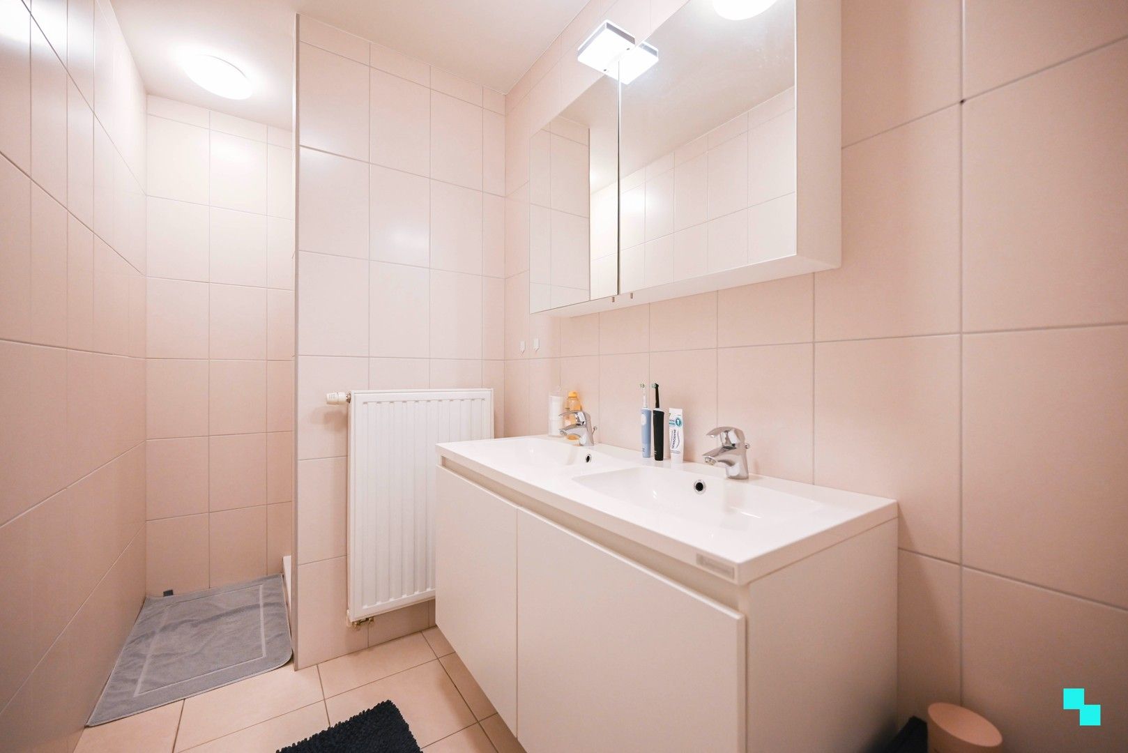 Appartement met ruim terras nabij centrum Oostrozebeke foto 15