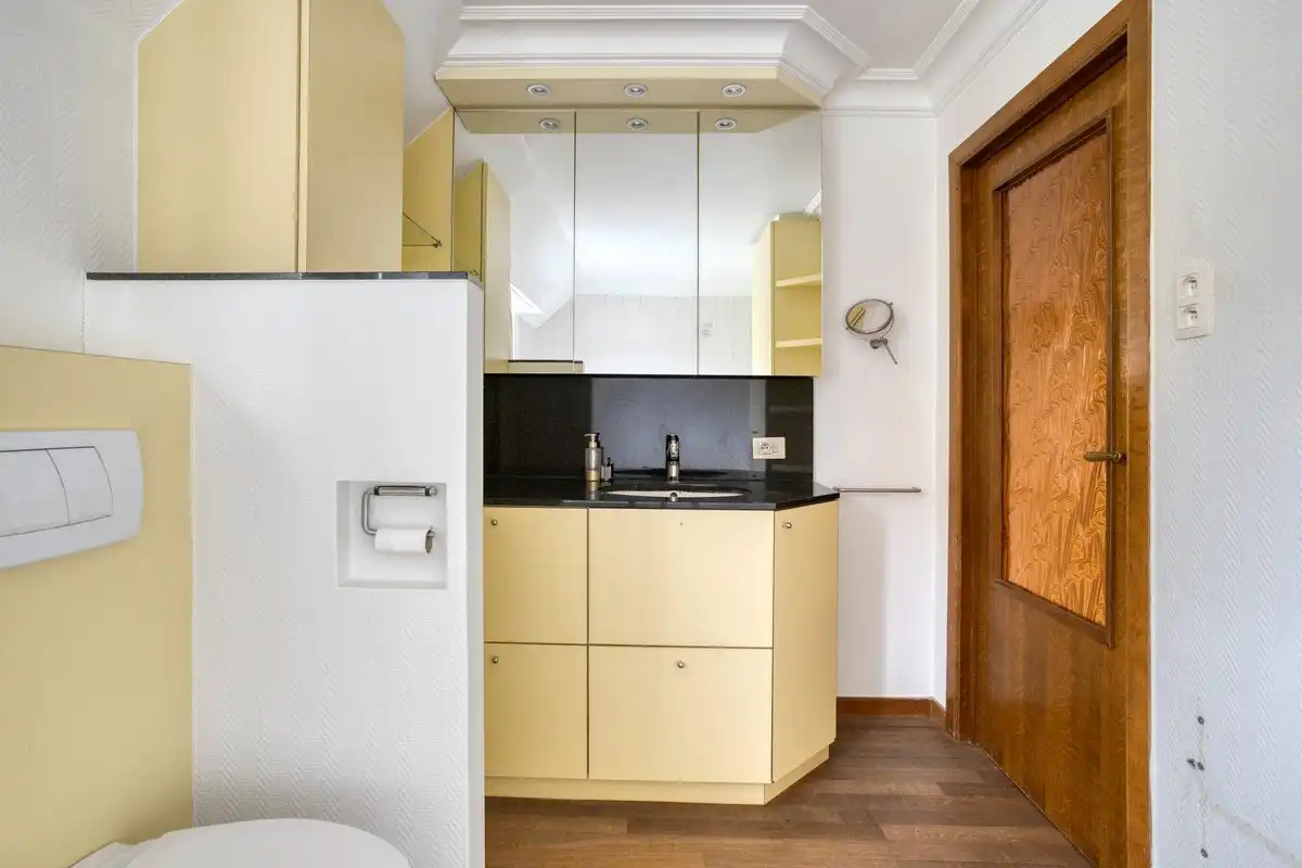 Bijzonder ruime woning met inpandige garage en 3 slks op een perceel van 1218 m². foto 10