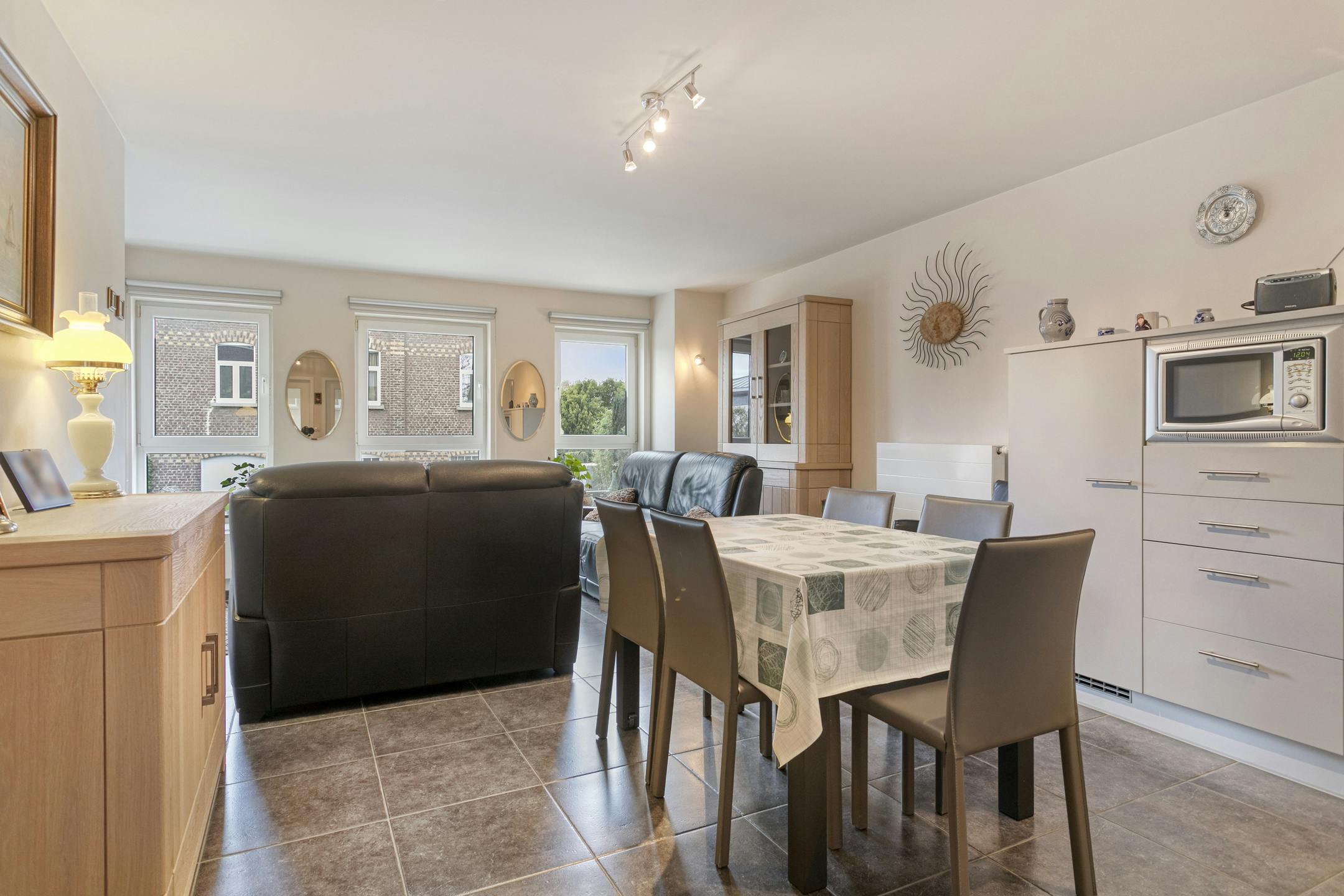 Instapklaar 2-slaapkamerappartement in centrum Merelbeke foto 3