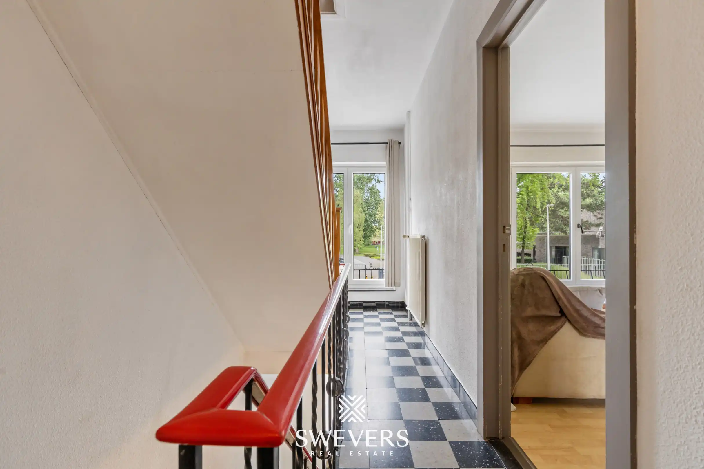 Instapklare rijwoning met 2 zeer ruime slaapkamers en uitstekende ligging foto 7