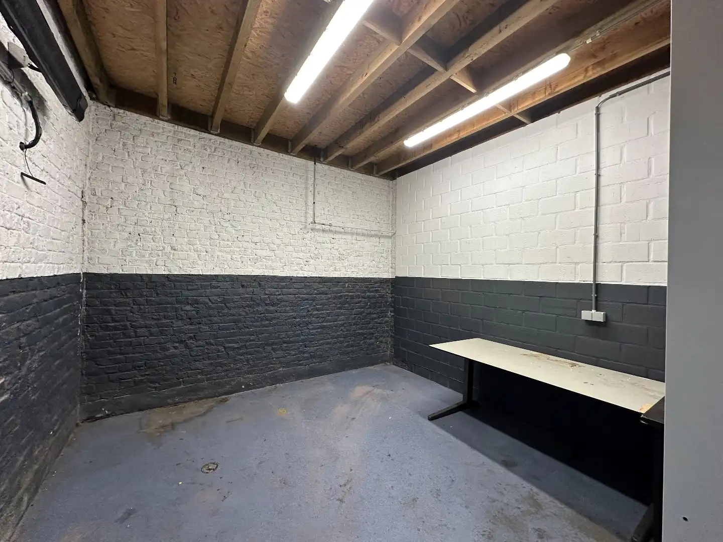 Magazijn met toonzaal te koop in centrum Heule. foto 14