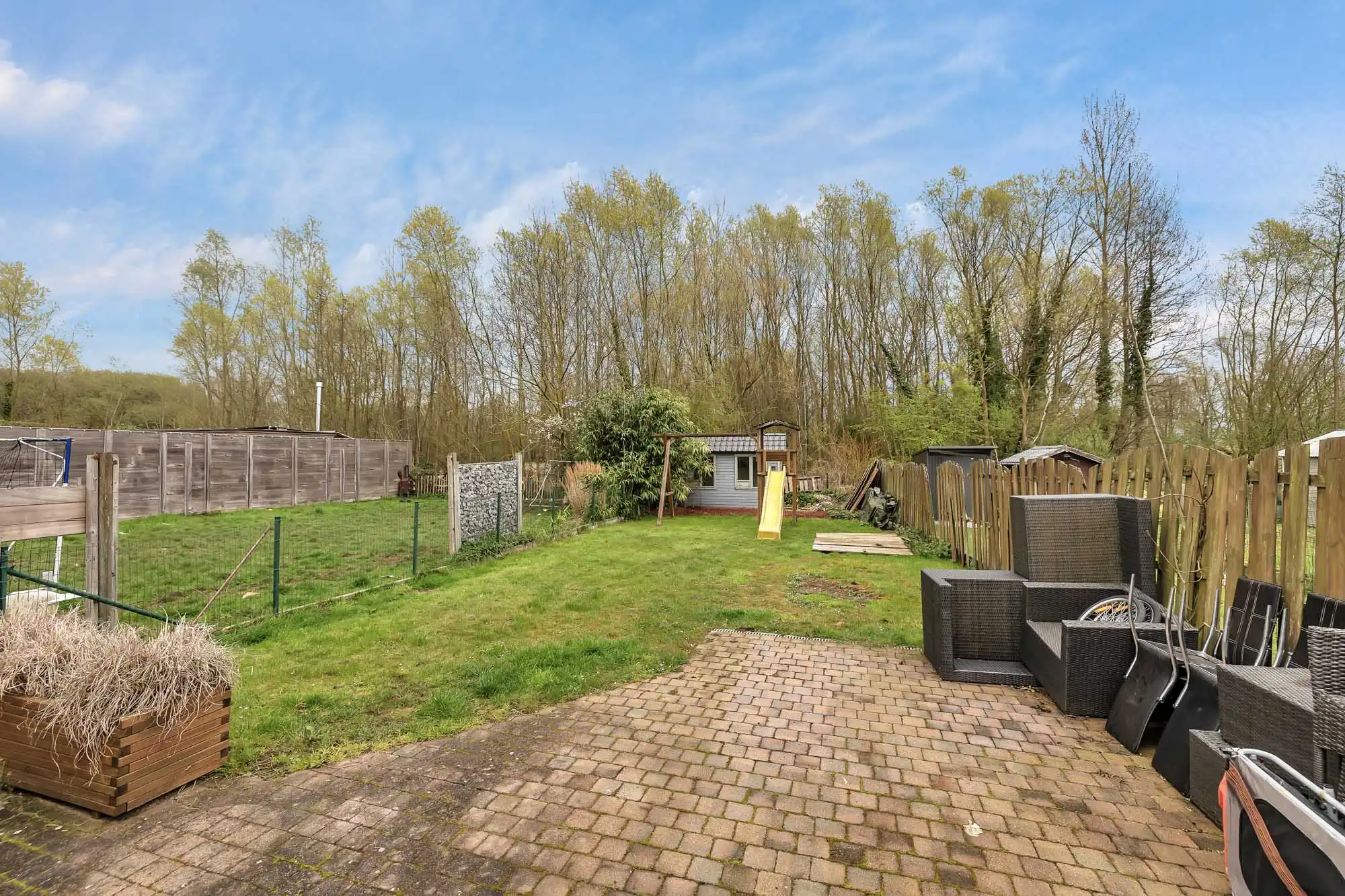 Instapklare woning met ruime garage foto 19