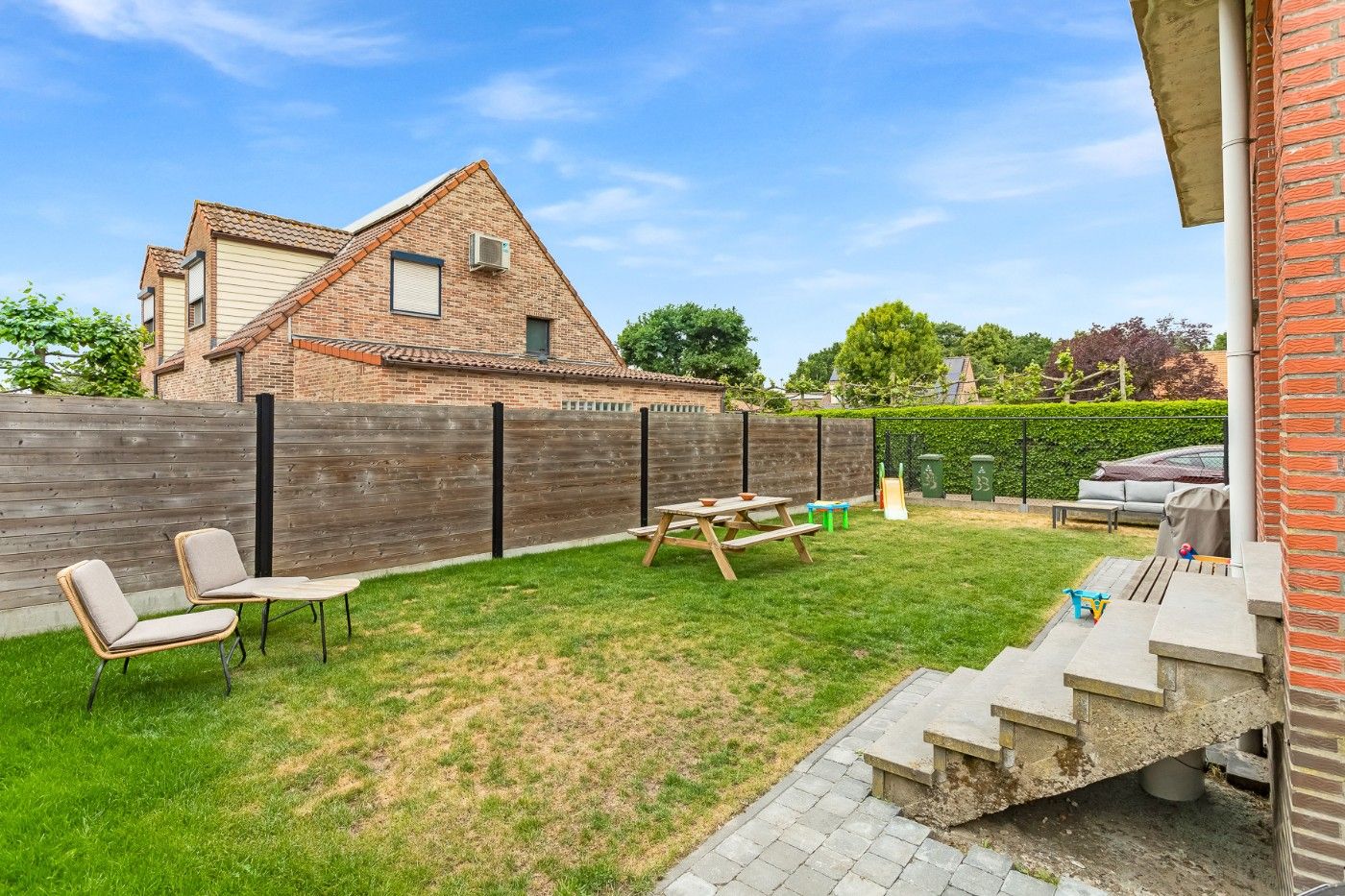 Vrijstaande, gerenoveerde woning met 2 slpk., garage, ruime souterrain, zolder en tuin foto 31