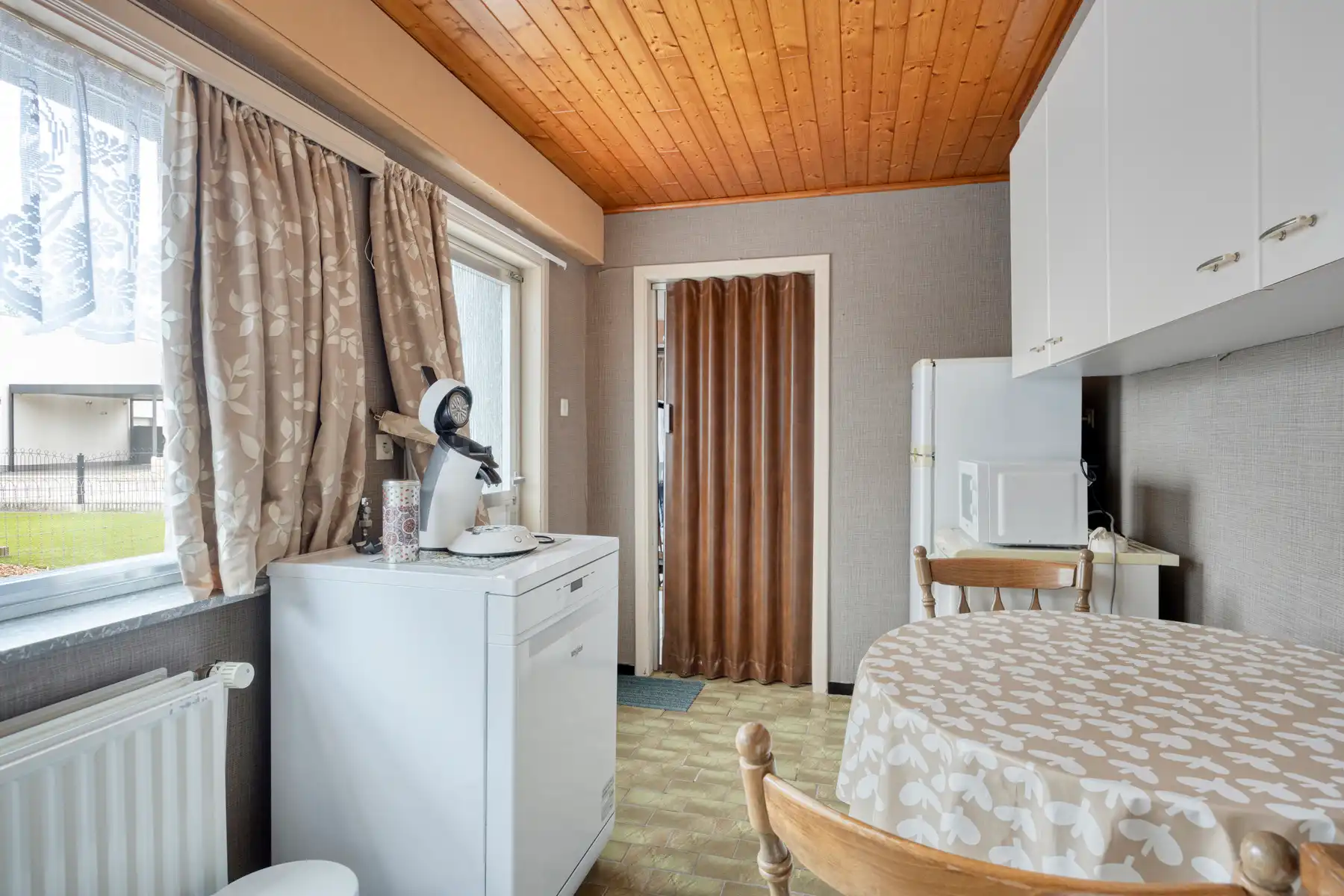 Te renoveren (starters-)woning met 2 slaapkamers. foto 7