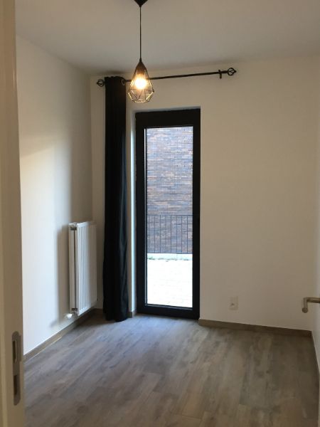 Uitstekend gelegen 2-slpk appartement met terras, autostaanplaats en kelderberging foto 14