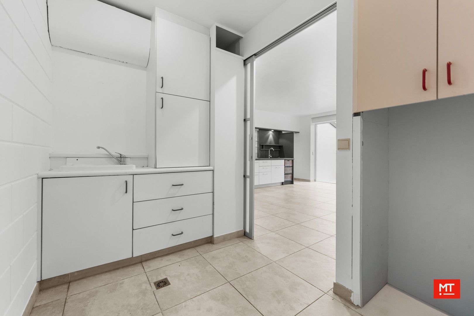 Gelijkvloerse woning met Zuid-Westgerichte tuin en opslagruimte van 130 m² foto 16