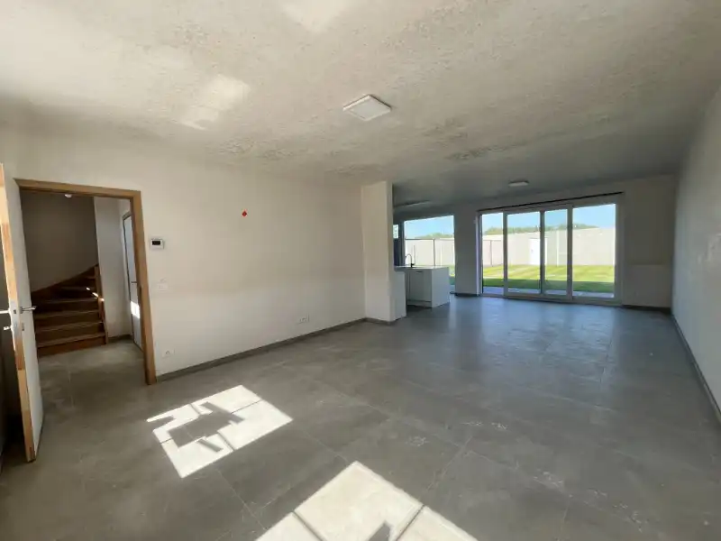 Halfopen woning met 3 slaapkamers en garage foto 11