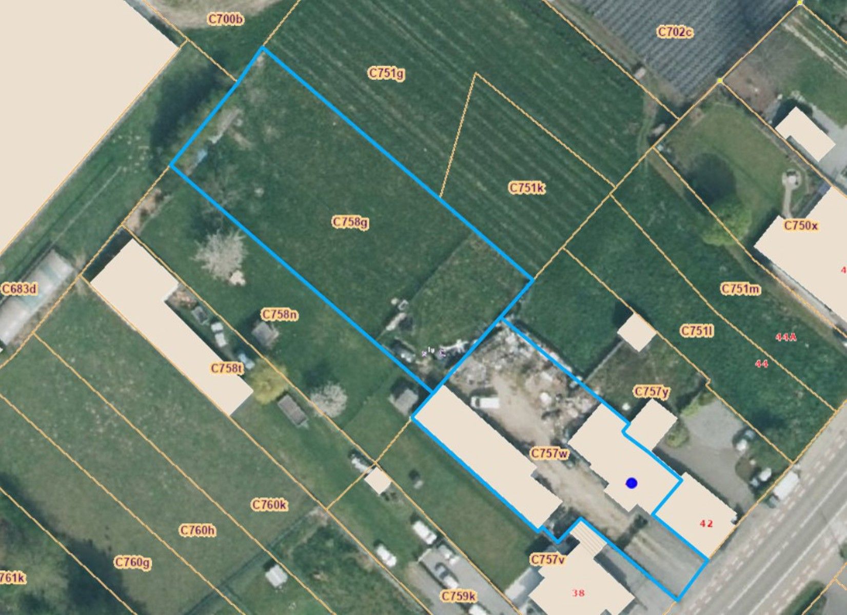 Huis met hangaar/werkhuis/opslag en weide op perceel van 23a foto 3