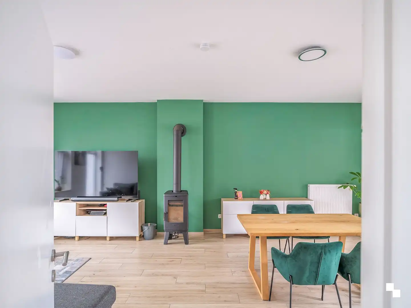 Lichtrijke woning met vier slaapkamers en zonnige tuin te Oosterzele foto 4