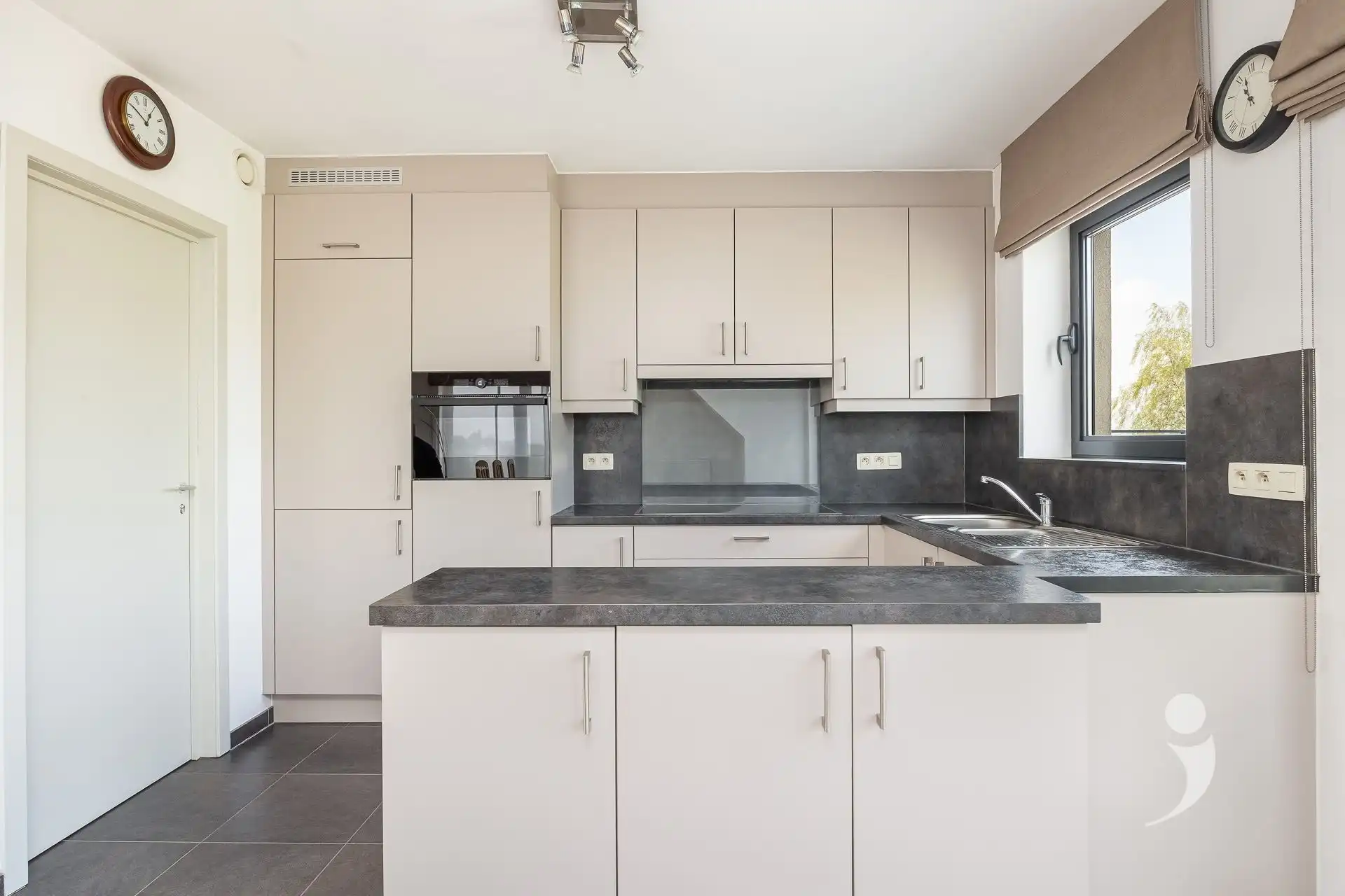 Ruim appartement op een toplocatie!  foto 10