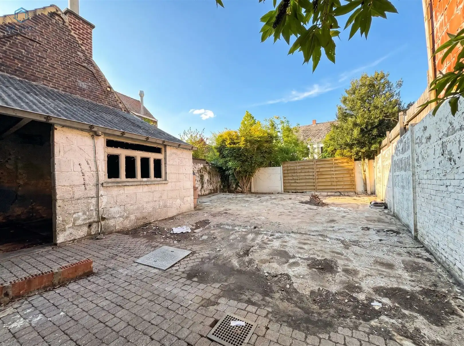 Verrassend ruime te verbouwen woning foto 2