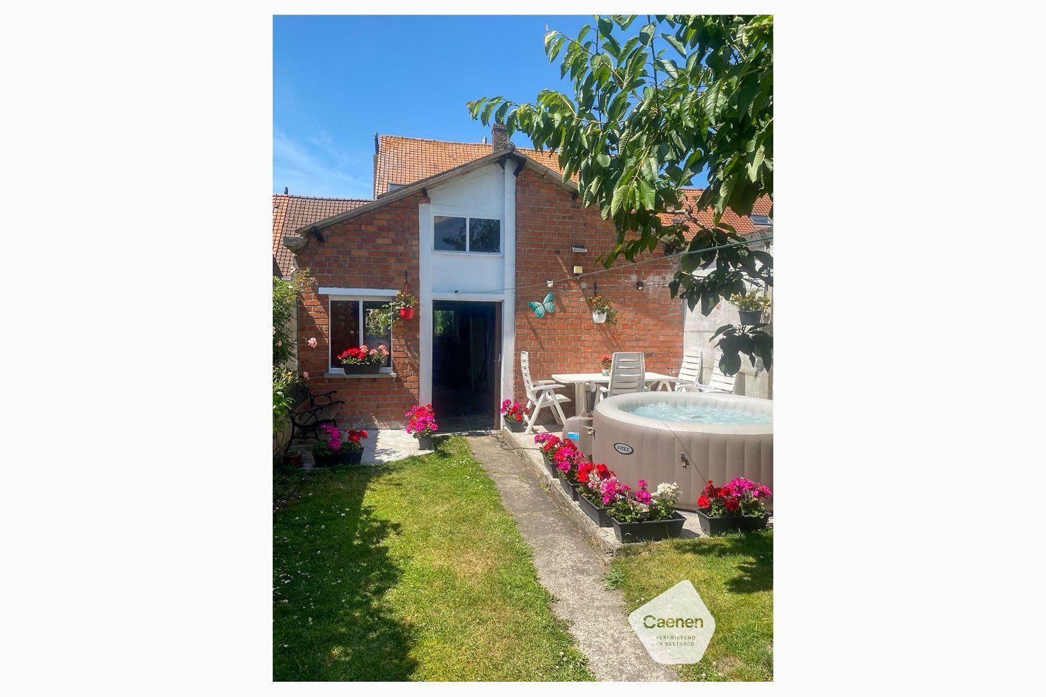 Ruime en instapklare woning met 4 slaapkamers en 3 badkamers met privé-tuin en werkplaats foto 16