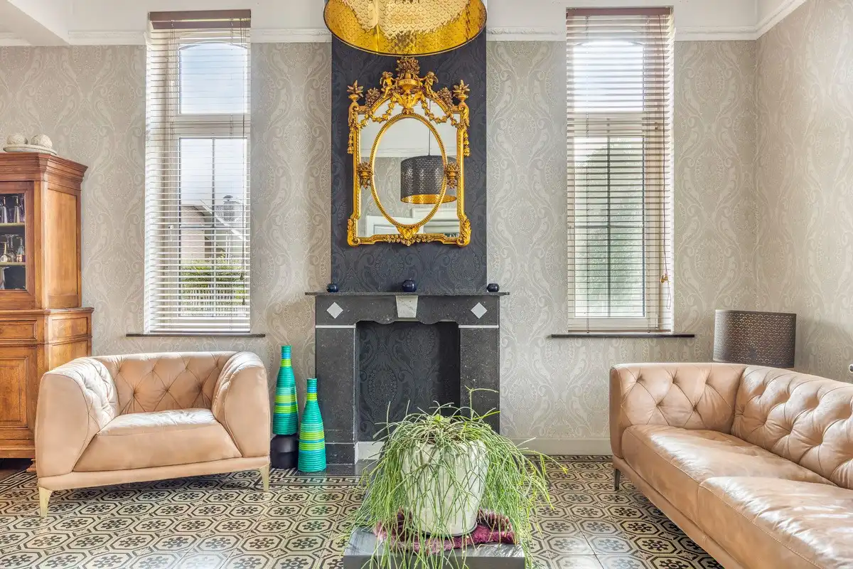 Karaktervol hoekpand met woning en appartement in Riemst foto 6