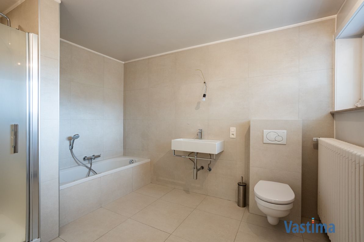 Lichtrijke villa met royale tuin vlak bij natuur & stadsleven foto 20