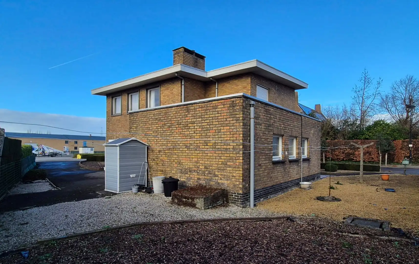 Woning en/of handel op zeer interessante hoek foto 18