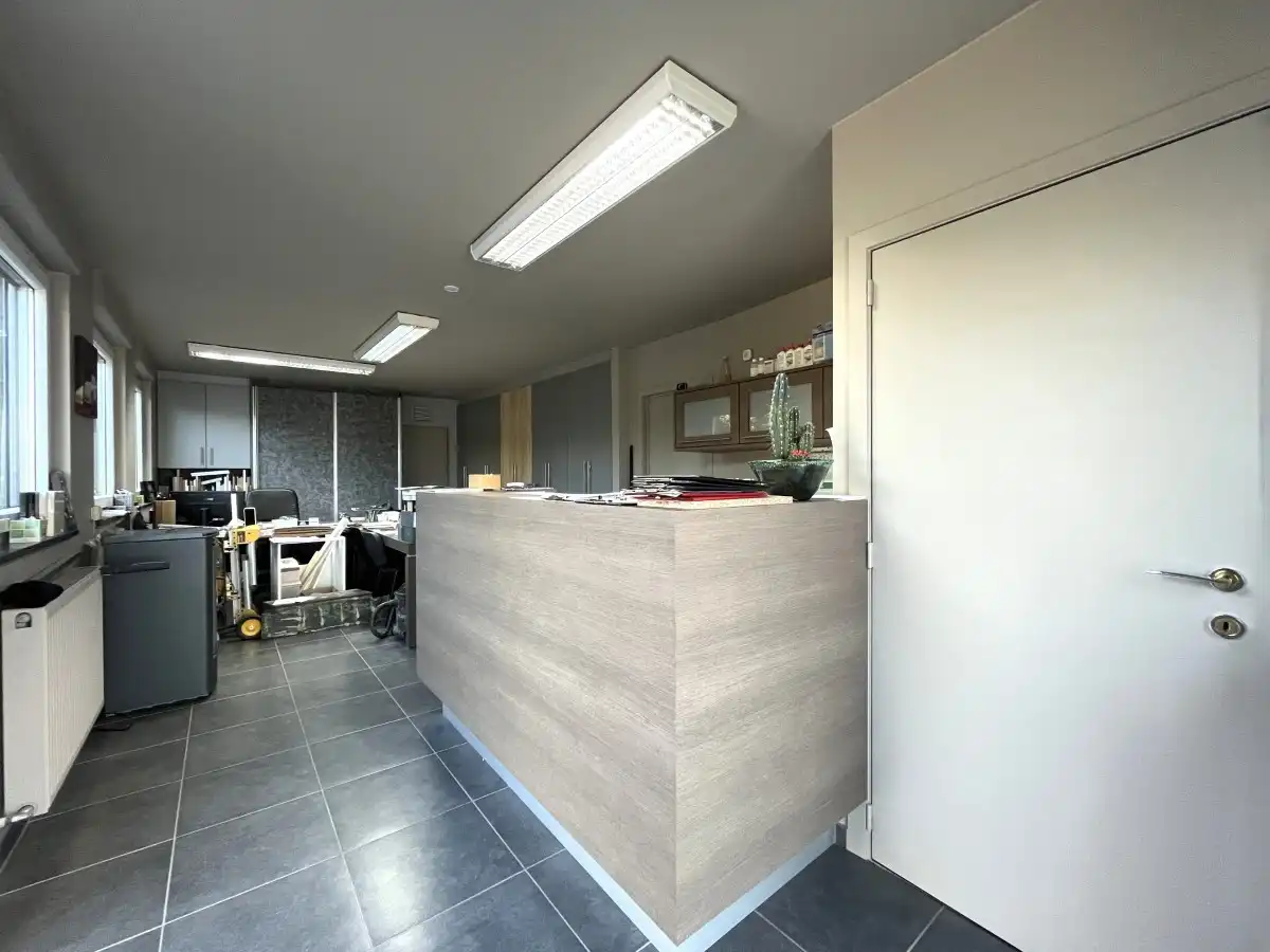 Dadizele – Ruime woning met loods van ca. 400 m², zwembad en bureelruimte foto 11