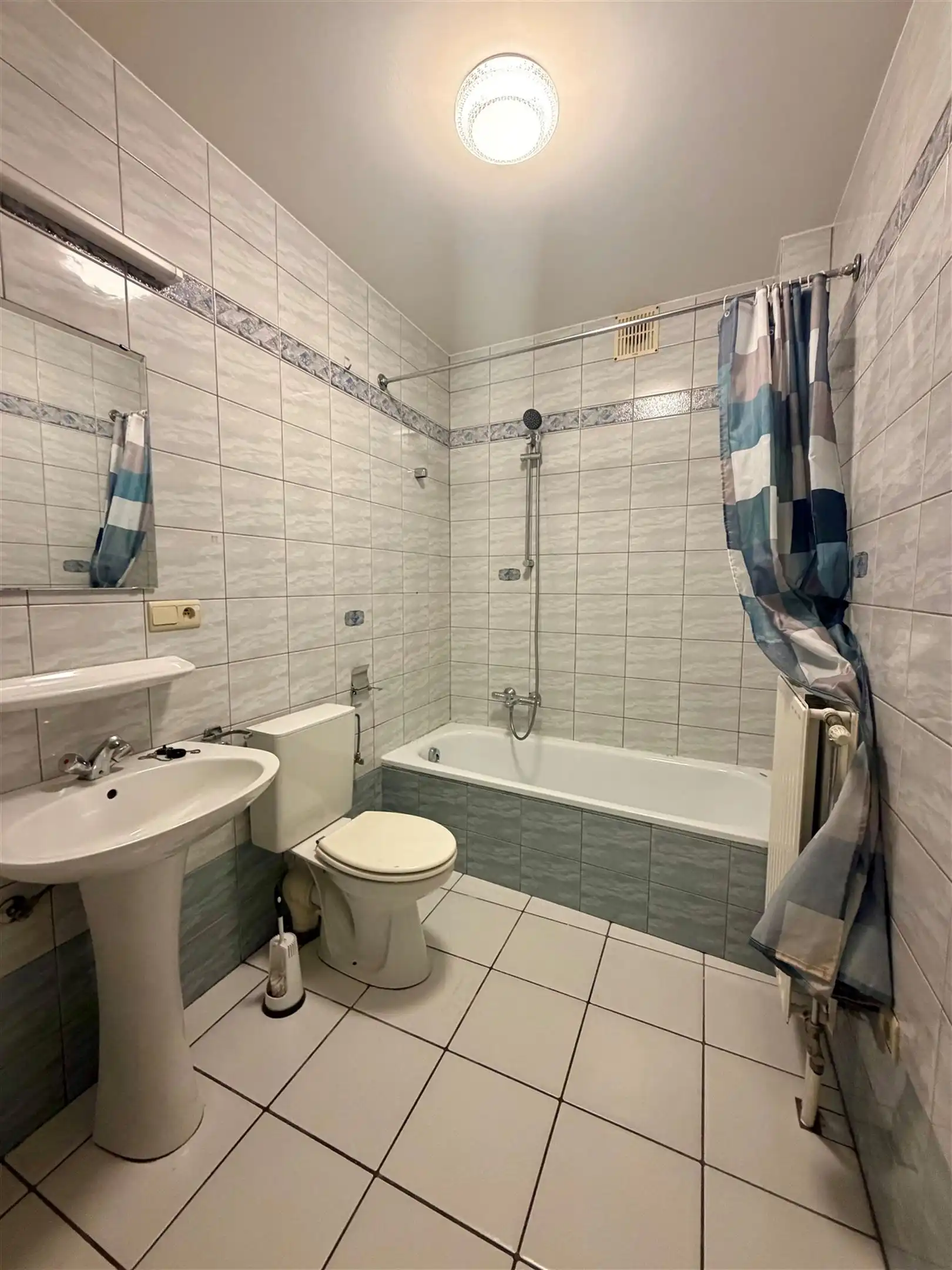 Gerenoveerd 2 slaapkamer appartement foto 6