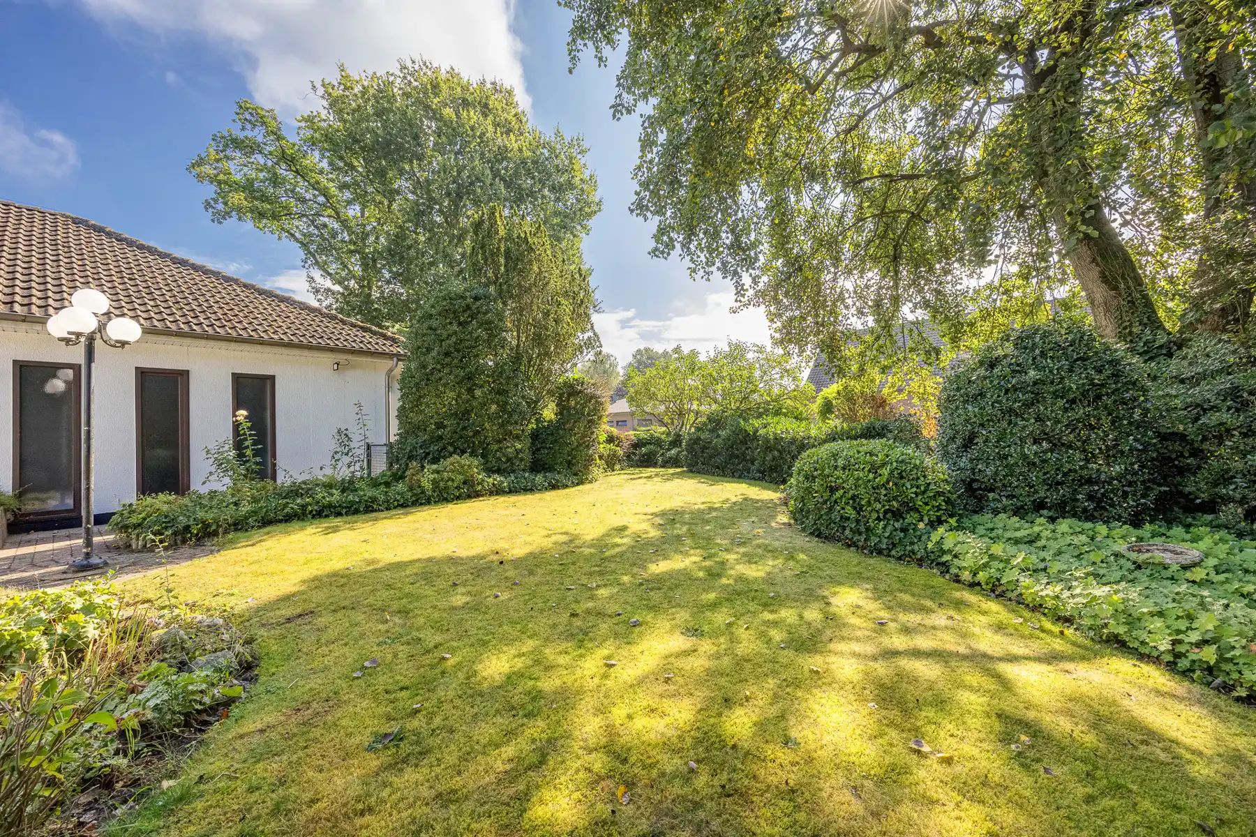 Te renoveren gelijkvloerse woning op ca. 1400 m² foto 22