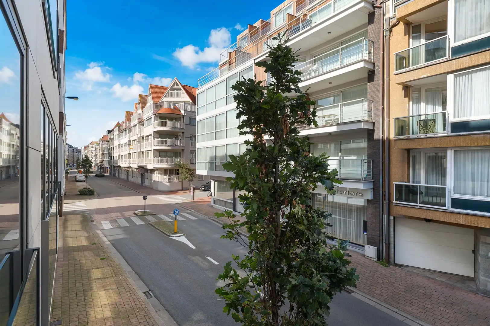 Gerenoveerd appartement centraal gelegen in het centrum van Knokke, vlakbij de winkels en de zee. foto 2