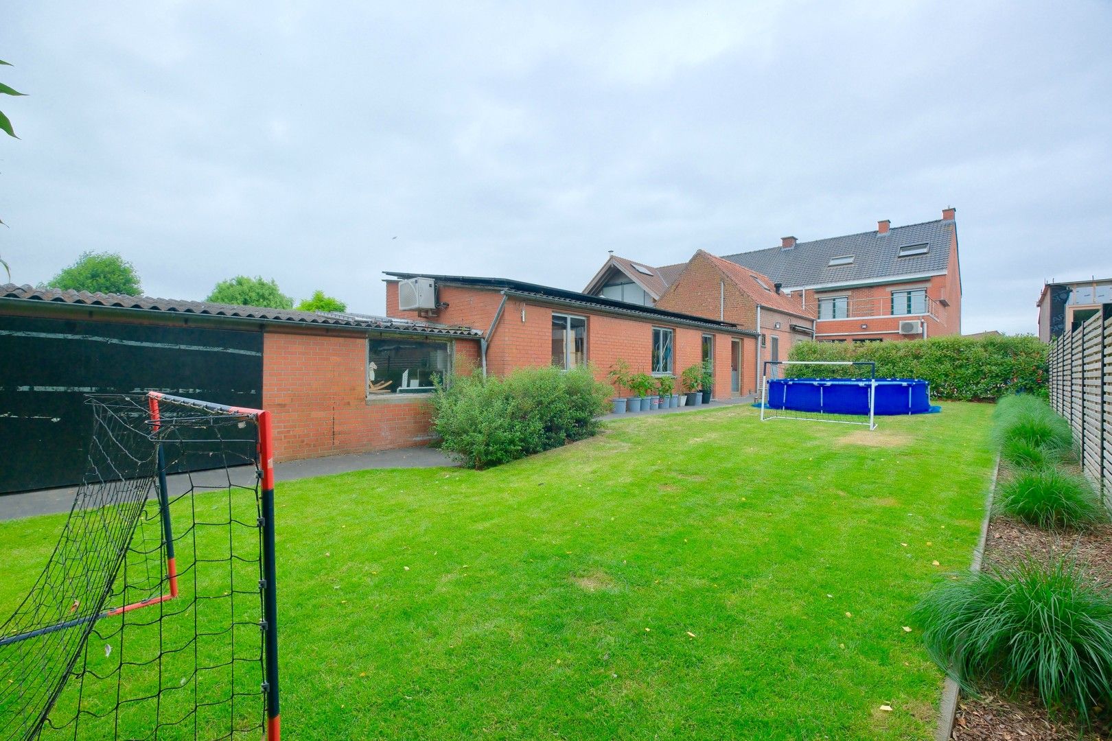 Instapklare handelswoning op toplocatie in Torhout! foto 27