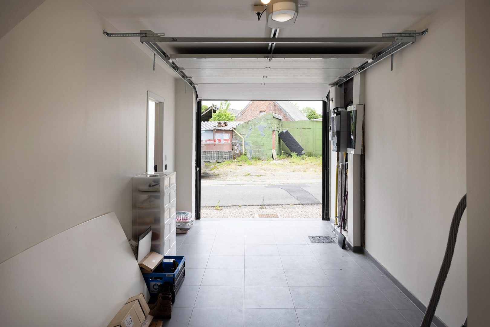 Zeer recente woning met 4 slaapkamers, tuin en garage. foto 15