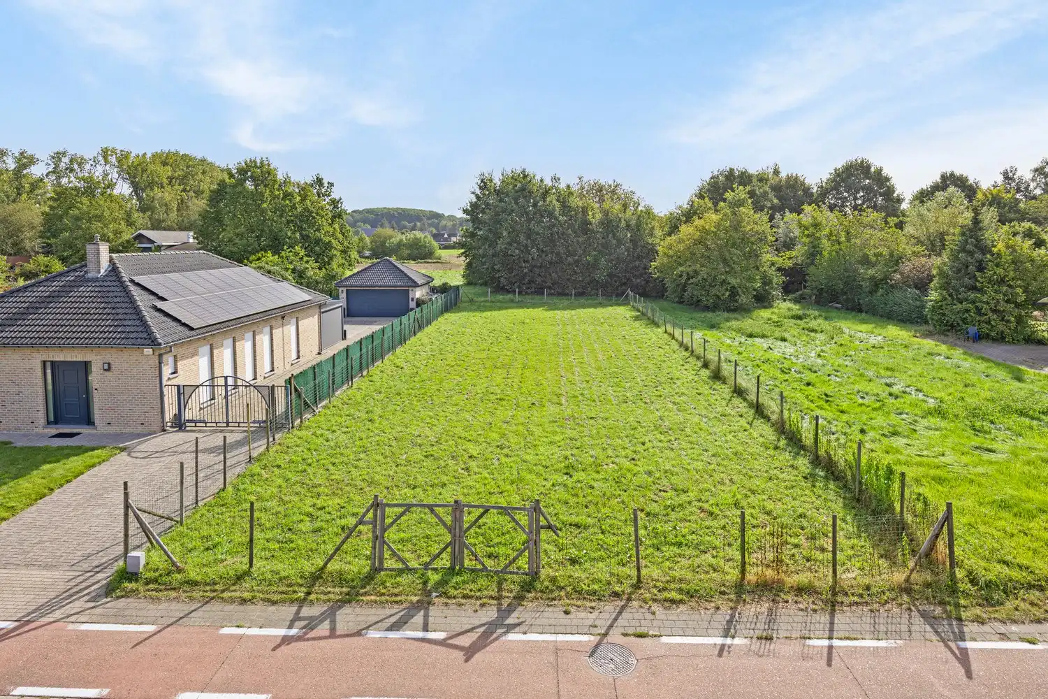 Oost georiënteerde bouwgrond van 7 are 77 centiare, voor een open bebouwing te Aarschot ! foto {{pictureIndex}}