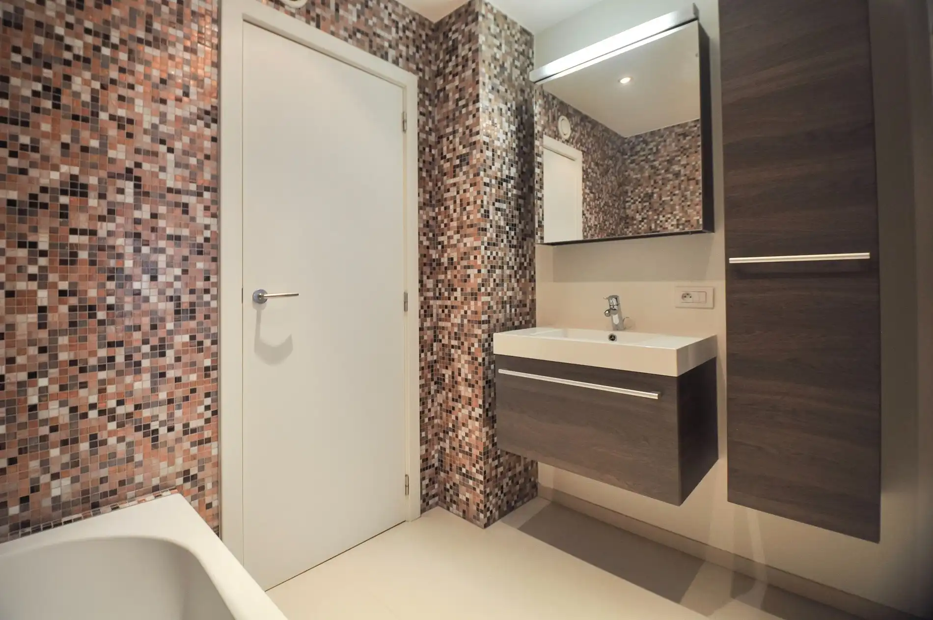 Topaanbieding – Uitzonderlijk ruim appartement gelegen in een stijlvolle residentie. foto 37