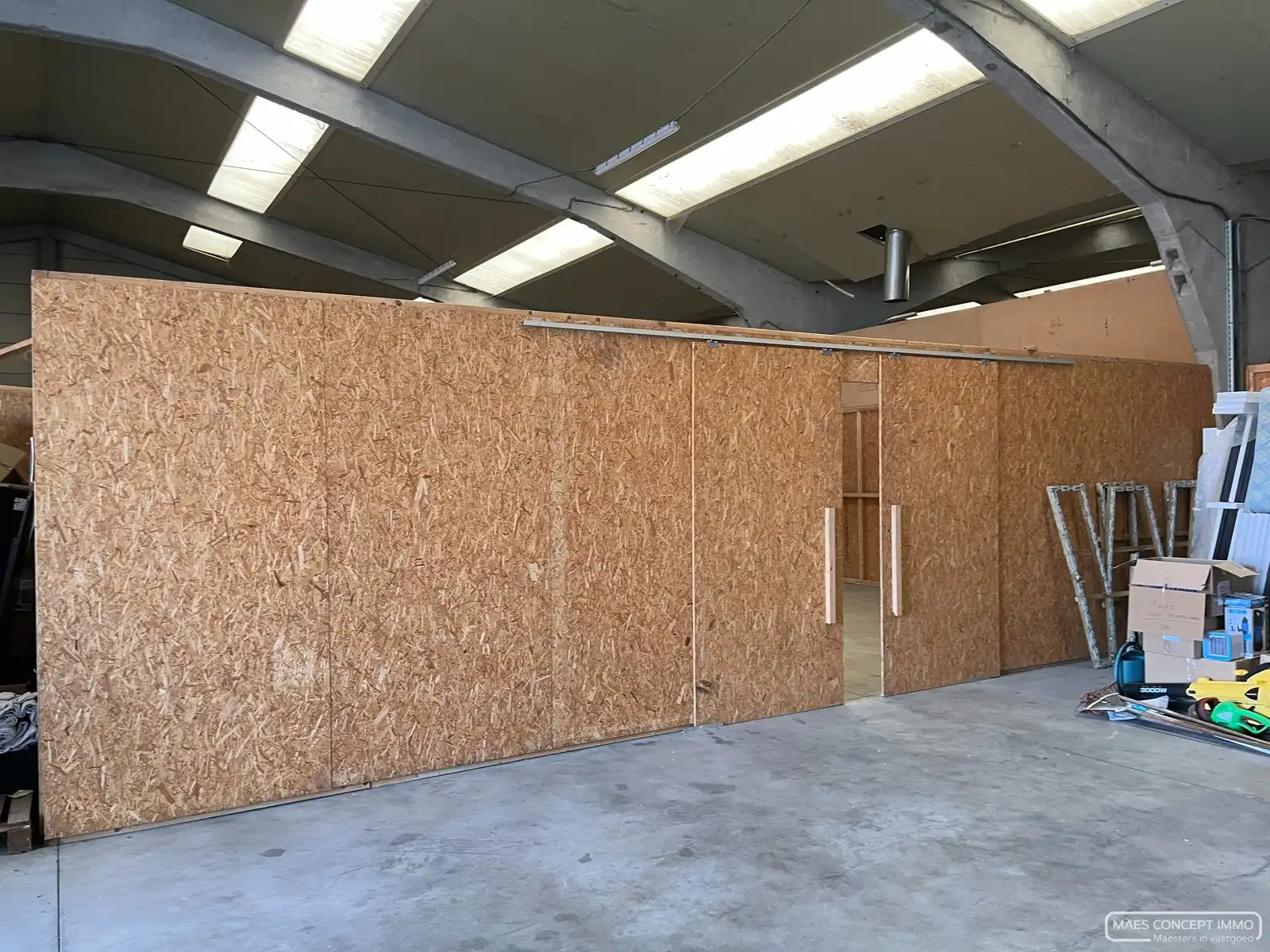 Magazijnruimte met bureel te huur in Olsene- 200 m² foto 3