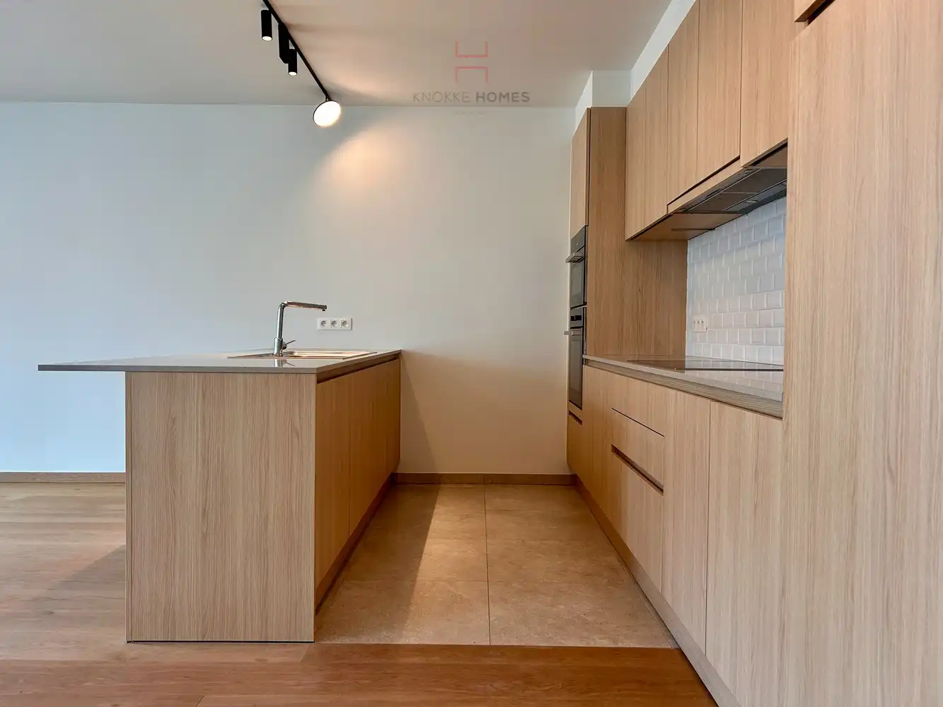 Zeer ruim en lichtrijk appartement met zijdelings zeezicht in Duinbergen foto 4