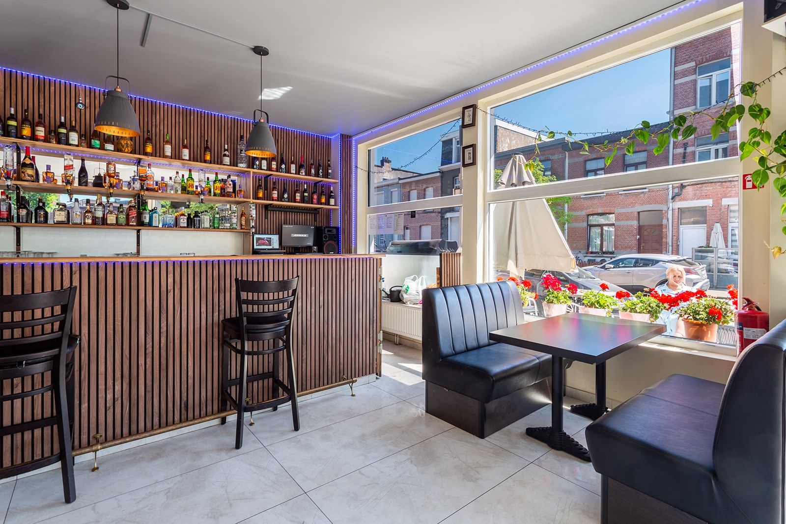 Lichtrijk hoek appartement met karakter!  foto 8