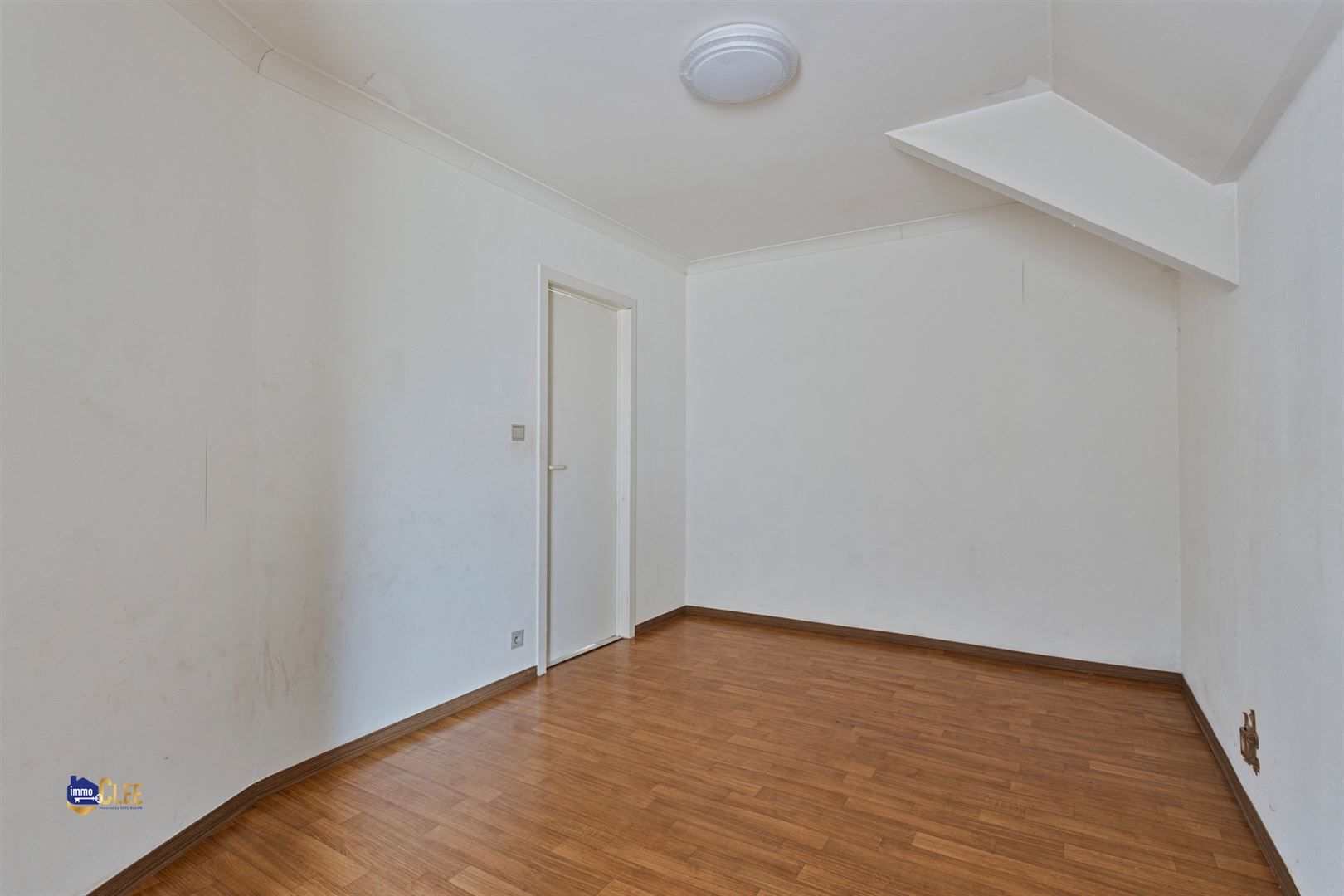 Opbrengsteigendom met 4 appartementen en zeer ruime garage te Landen foto 8