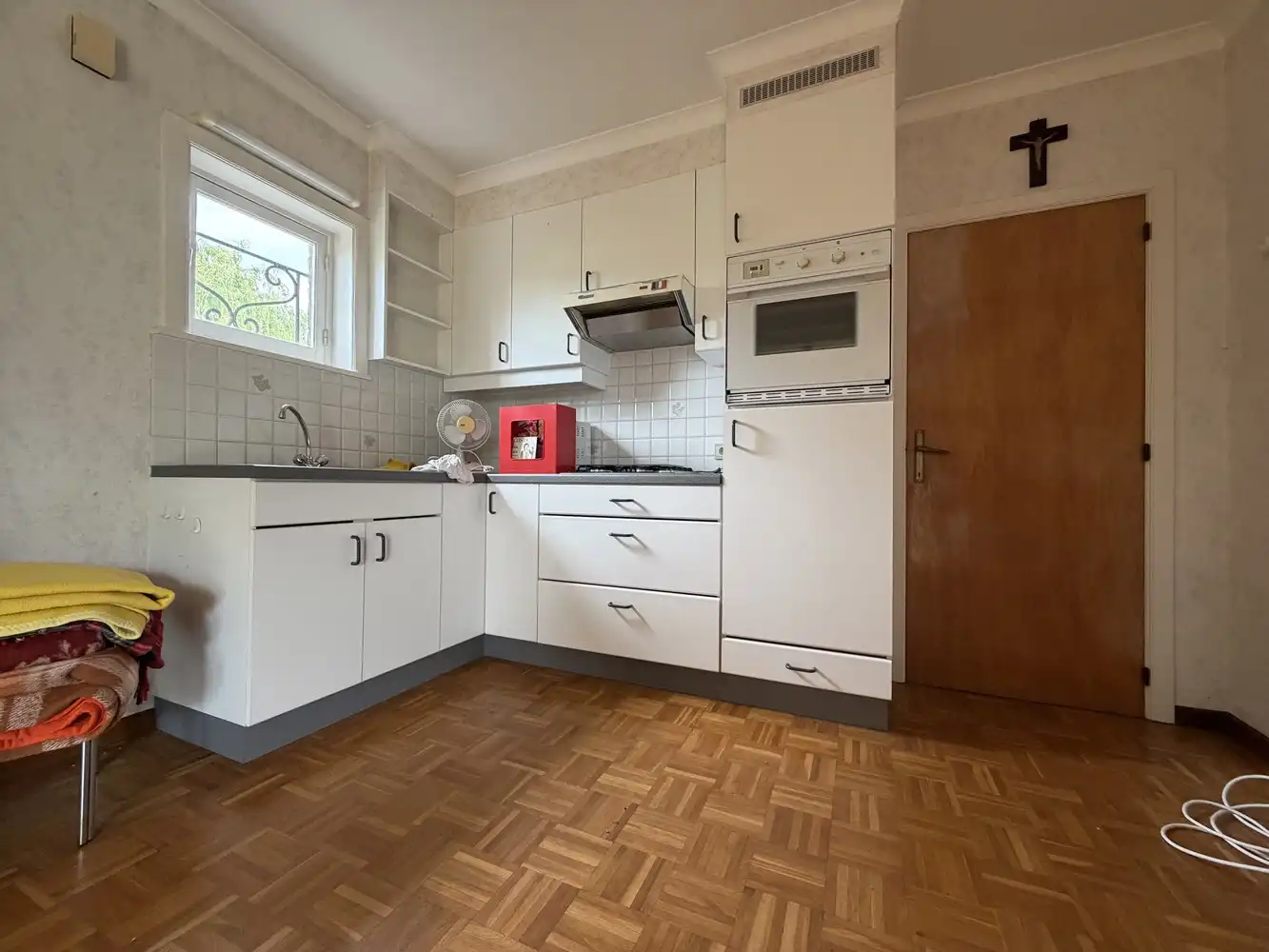 Op te frissen alleenstaande woning met riante tuin foto 4