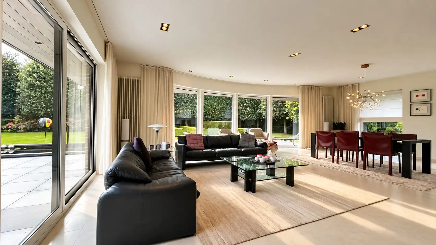 Unieke eigendom op veel grond met 4 kamers, 2 badkamers, dubbele garage, landelijk verzicht,... foto 5