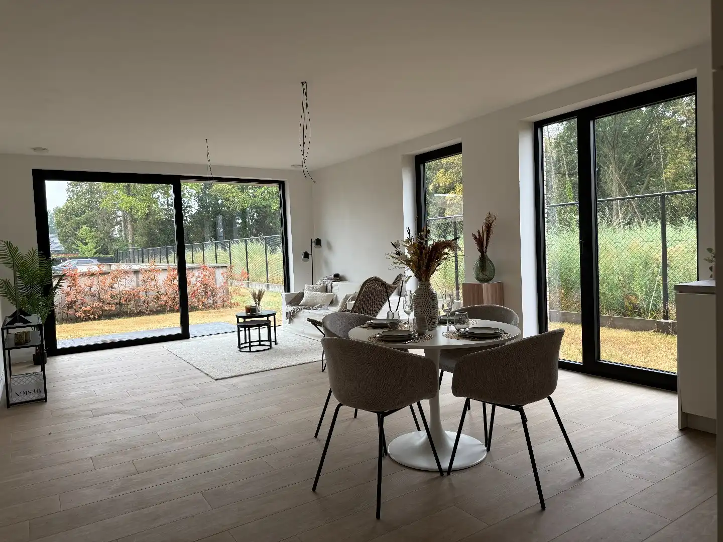 Laatste gelijkvloers 2-slpk appartement met tuin, 1 stpls en een kelder foto 3