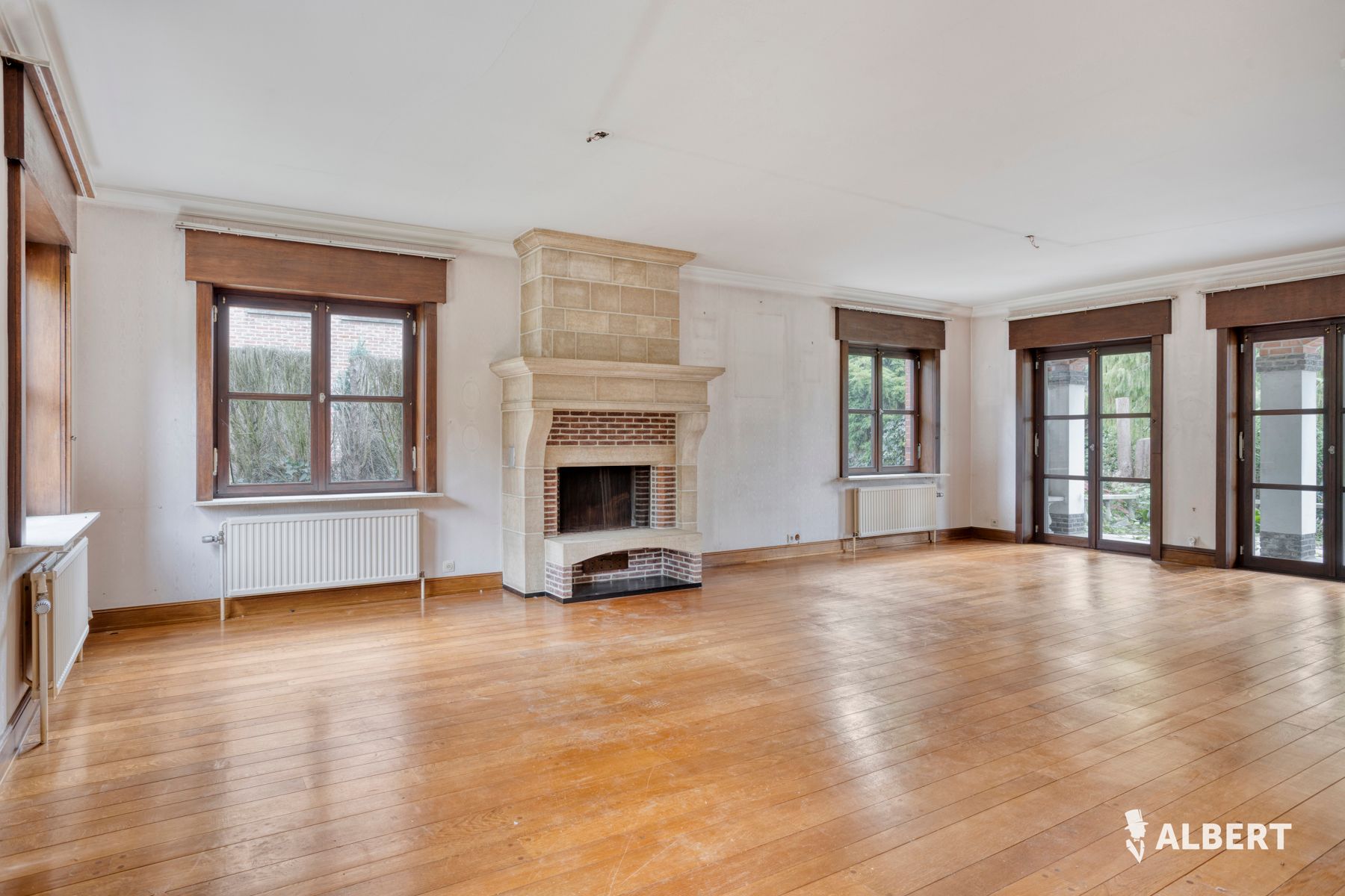 Bungalow met inrichtbare zolder op een ruim perceel foto 2