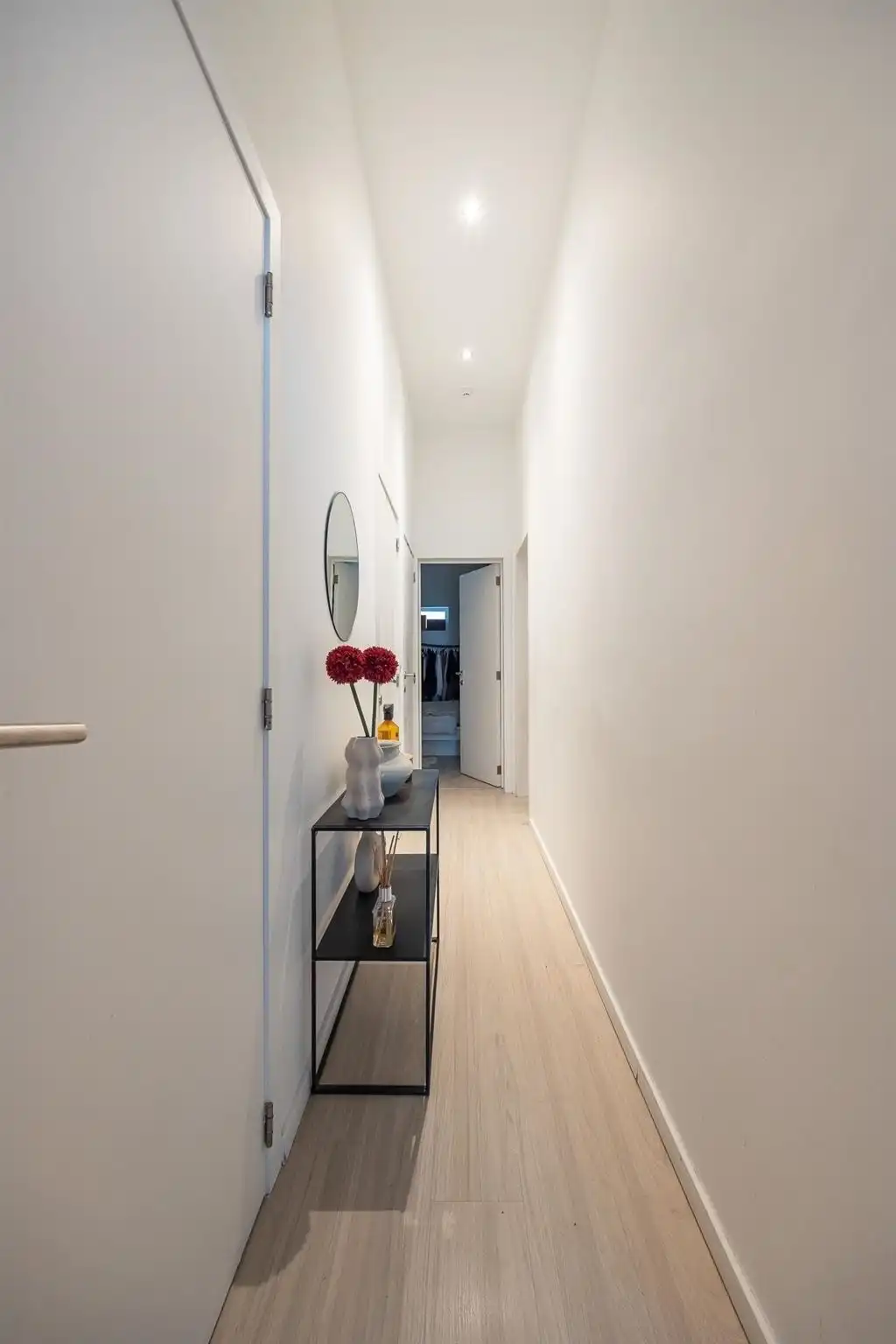 Instapklaar gelijkvloers appartement met stadskoer foto 5