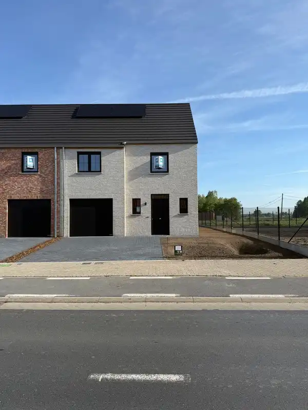 Energiezuinig wonen nabij het centrum van Wingene foto {{pictureIndex}}