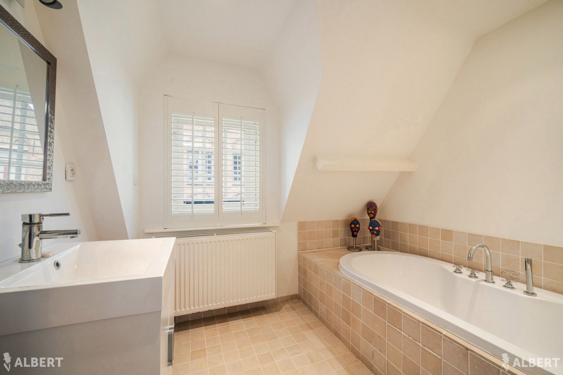 Luxueus gerenoveerd herenhuis in hartje Brugge foto 16