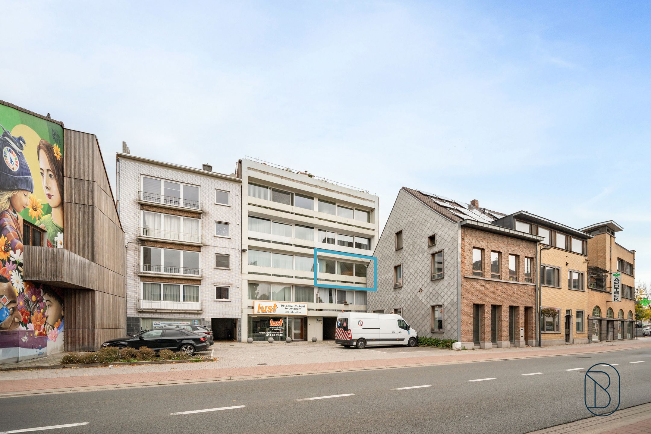 Volledig gerenoveerd appartement met 2 slk in Harelbeke foto 11
