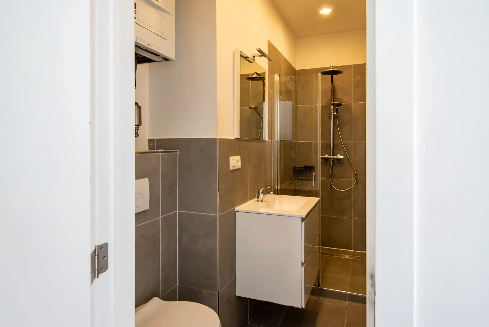 Gerenoveerd appartement met 2 slk foto 10