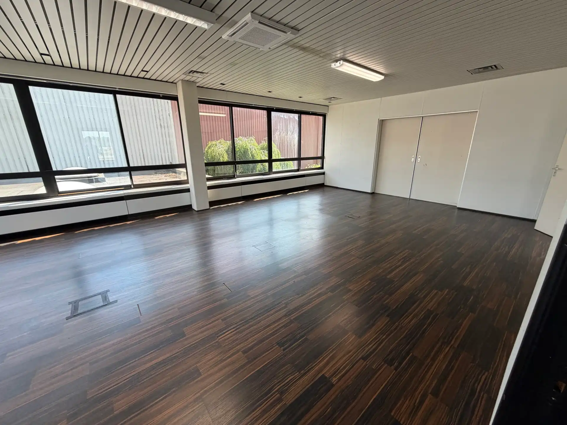 Magazijn 2.963m² met kantoren 569m²  in Temse foto 11