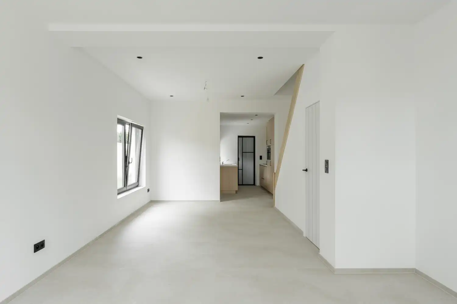 Leuke gerenoveerde en instapklare woning  met 2 slaapkamers foto 2