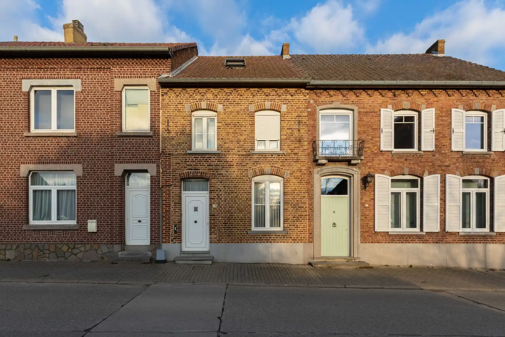 Op te frissen rijwoning in het centrum foto {{pictureIndex}}